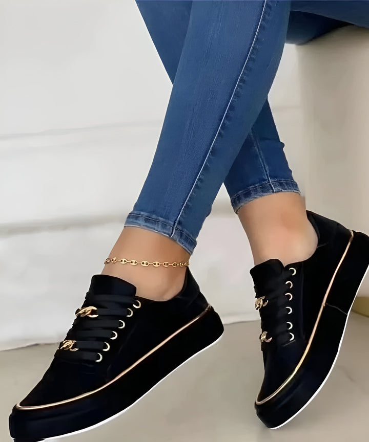 Basket femme noire à lacets, vue de profil