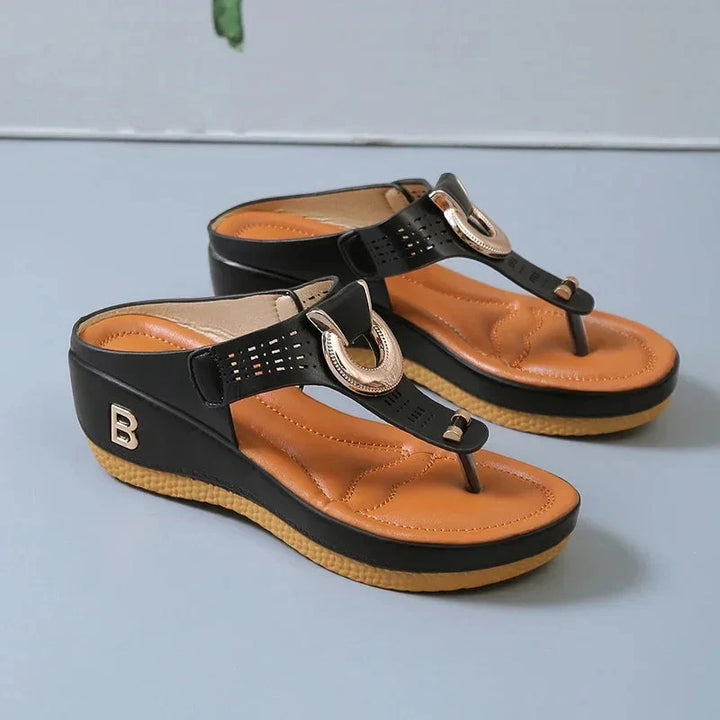 Sandales femme compensées avec anneau d’orteil et boucle