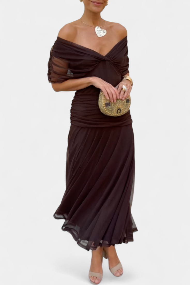 Robe de soirée épaules dénudées femme, vue de détail de la taille