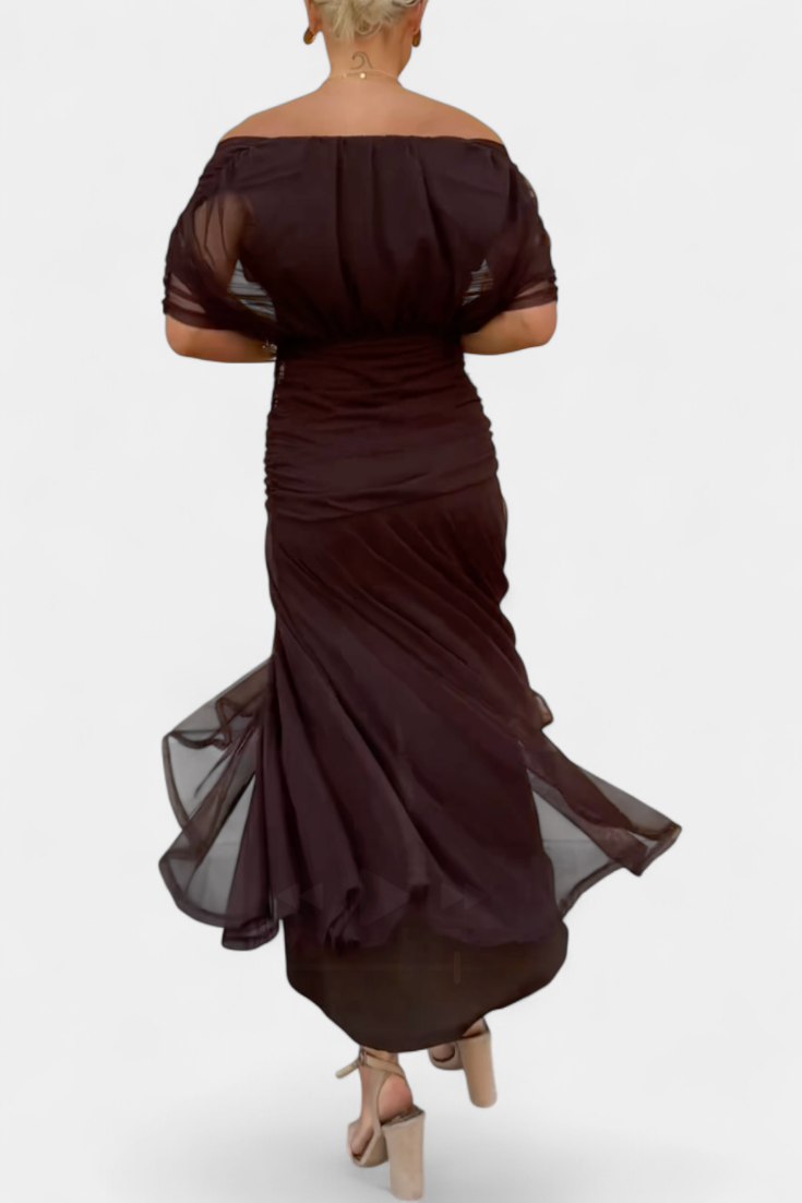 Robe de soirée épaules dénudées femme bleue, vue de face